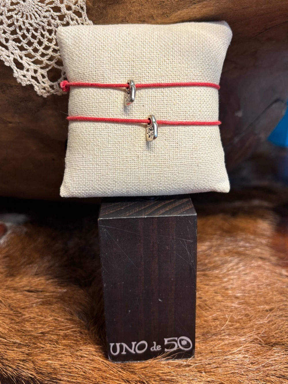 2 Charmed U no de 50 Red Cord Bracelets NEW!